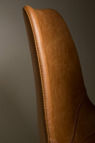 Brun læderstol med cool detalje