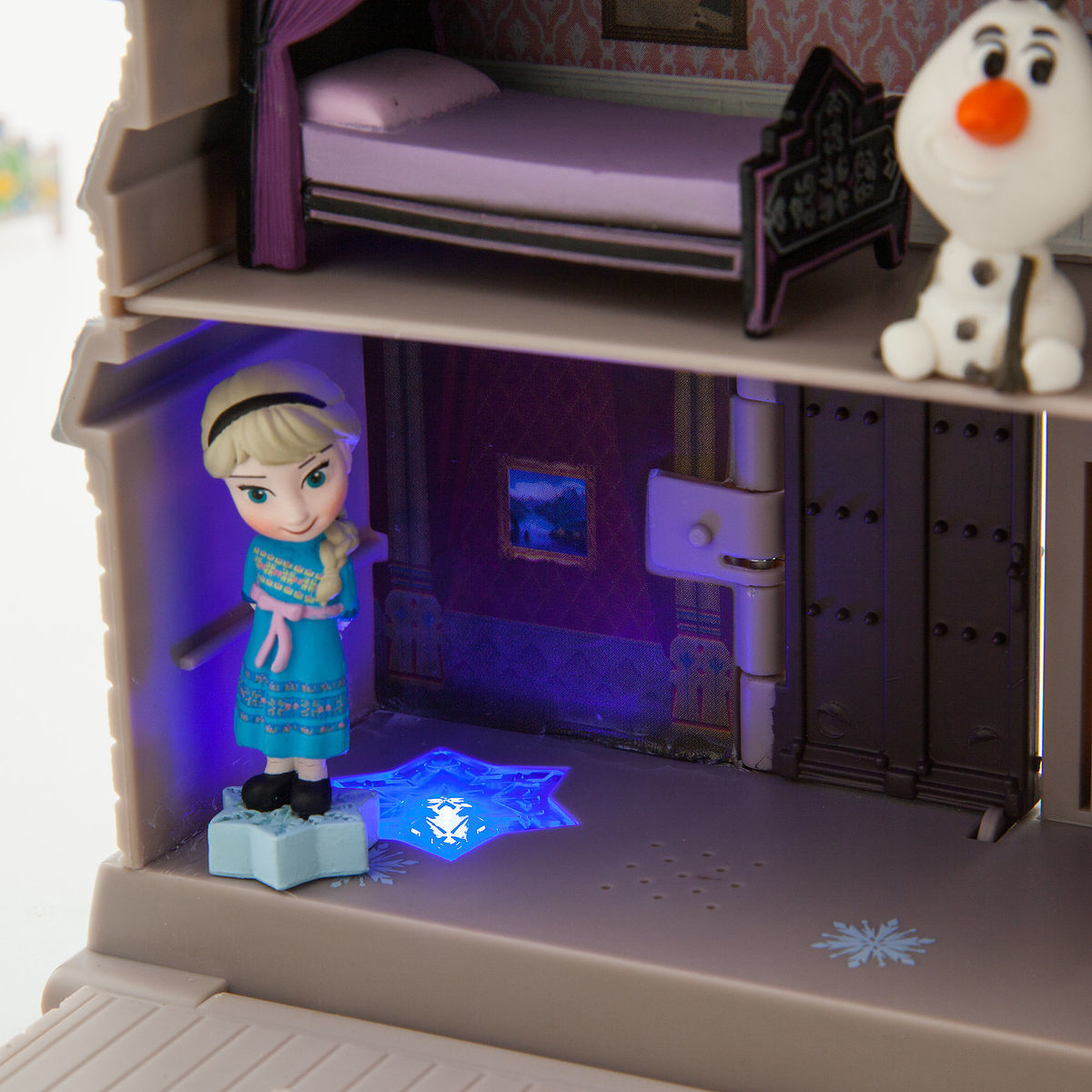 arendelle castle surprise