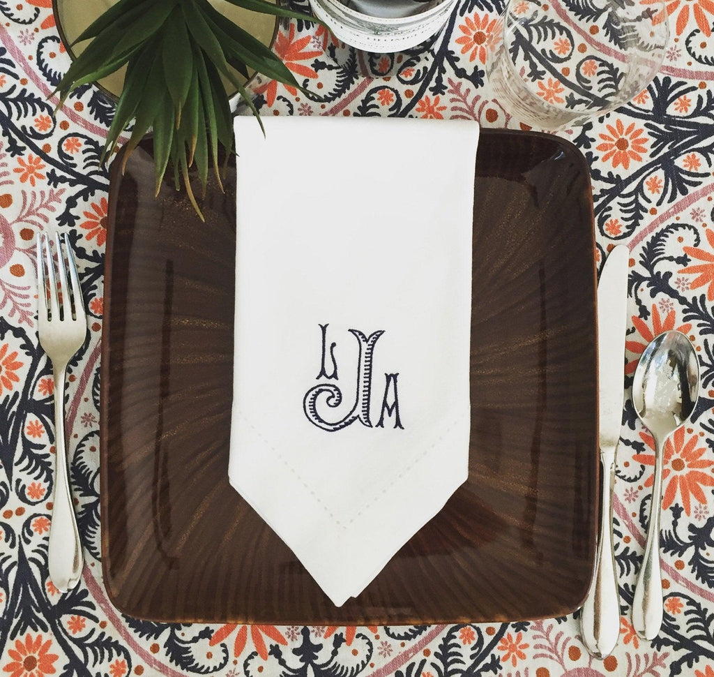 Monogrammed cloth dinner napkins with BUTTONHOLE set of 6,napkin bib, –  Embroidery by Linda Store