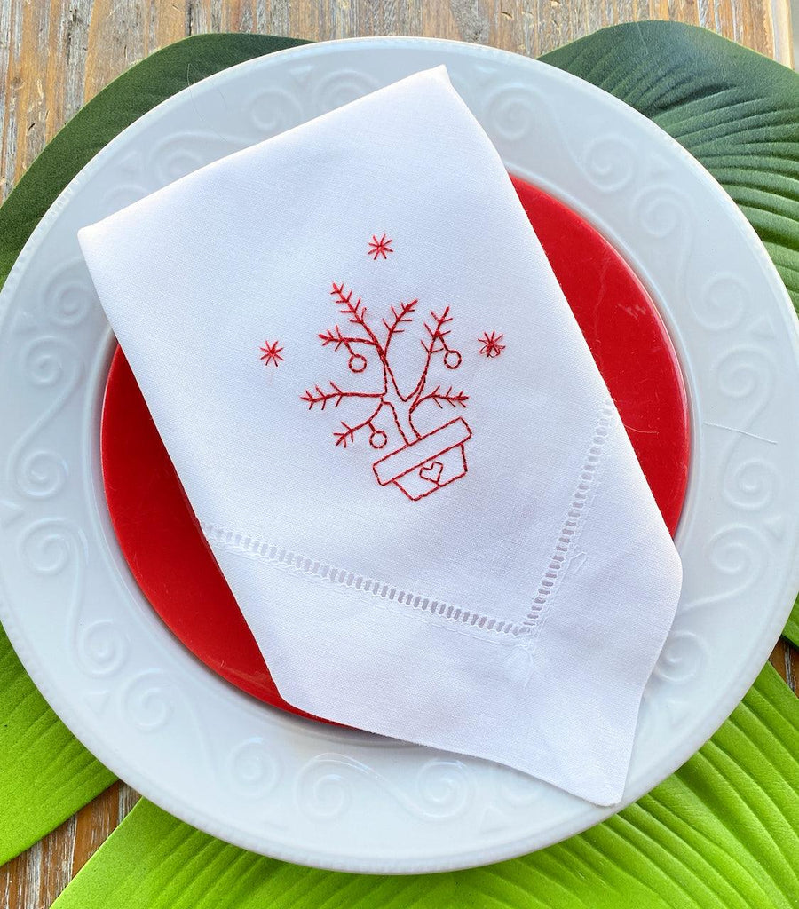 https://cdn.shopify.com/s/files/1/0393/1893/products/christmas-tree-embroidered-cloth-napkins-set-of-4-napkins-white-tulip-embroidery-1_103fd694-1d9d-4b8f-9c49-98c2690bb6ce_1024x1024.jpg?v=1676312288
