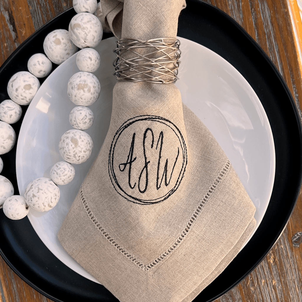 https://cdn.shopify.com/s/files/1/0393/1893/products/circle-wreath-monogrammed-embroidered-cloth-napkins-set-of-4-napkins-white-tulip-embroidery-1_1024x1024.png?v=1676314772