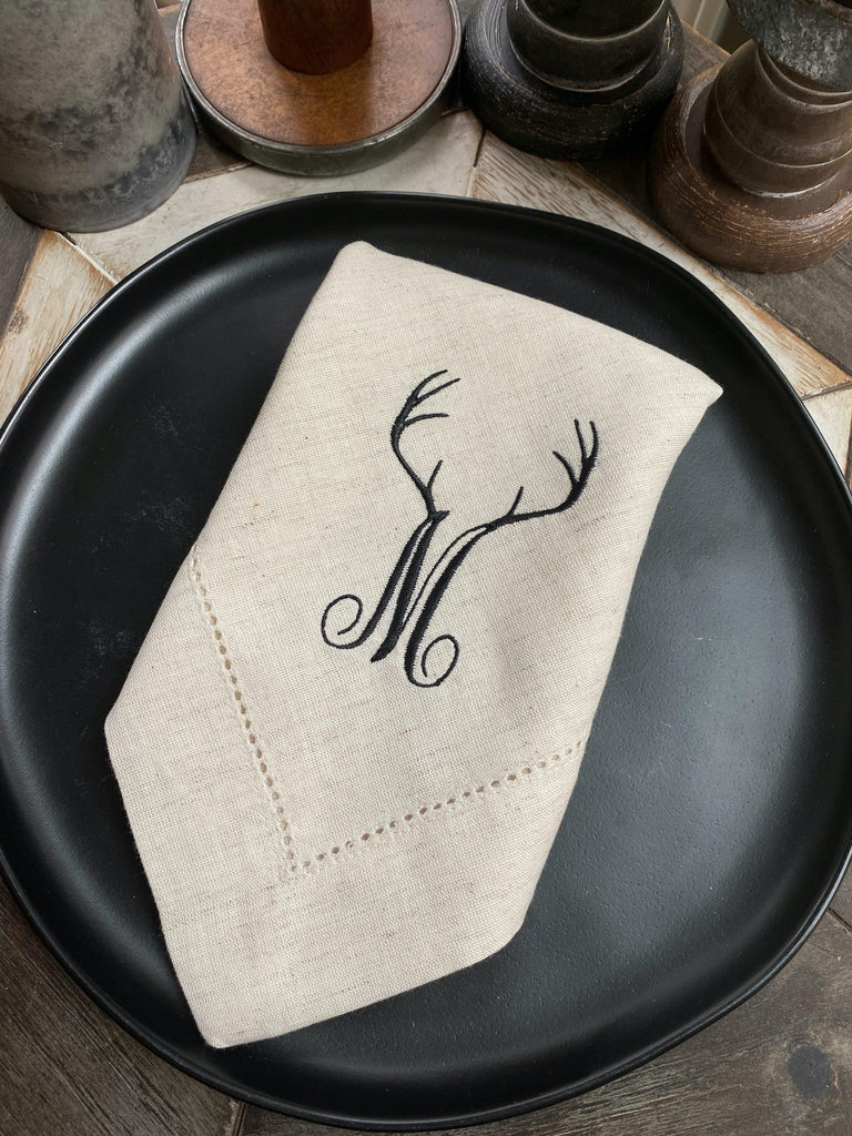 https://cdn.shopify.com/s/files/1/0393/1893/products/deer-antler-monogrammed-embroidered-cloth-napkins-white-tulip-embroidery-1_1024x1024.jpg?v=1676306736