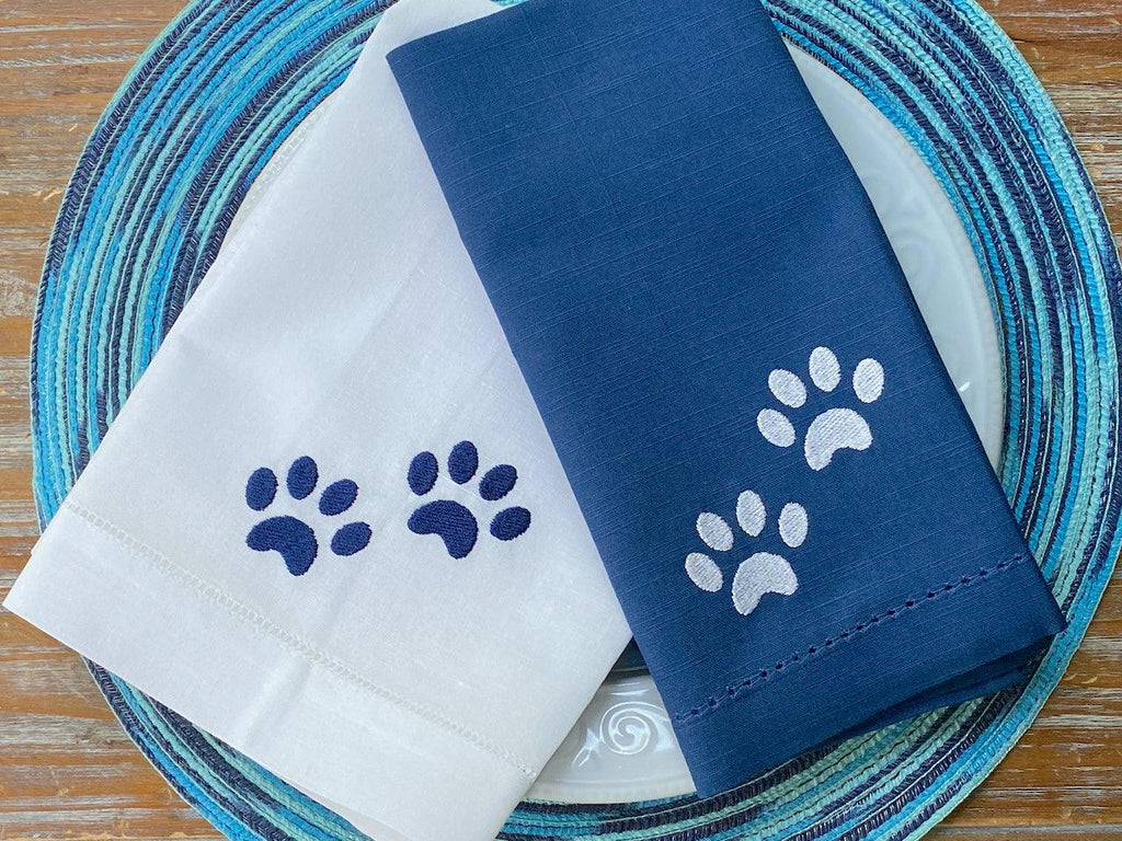 https://cdn.shopify.com/s/files/1/0393/1893/products/dog-paw-embroidered-cloth-napkins-set-of-4-napkins-white-tulip-embroidery-1_1024x1024.jpg?v=1676308689