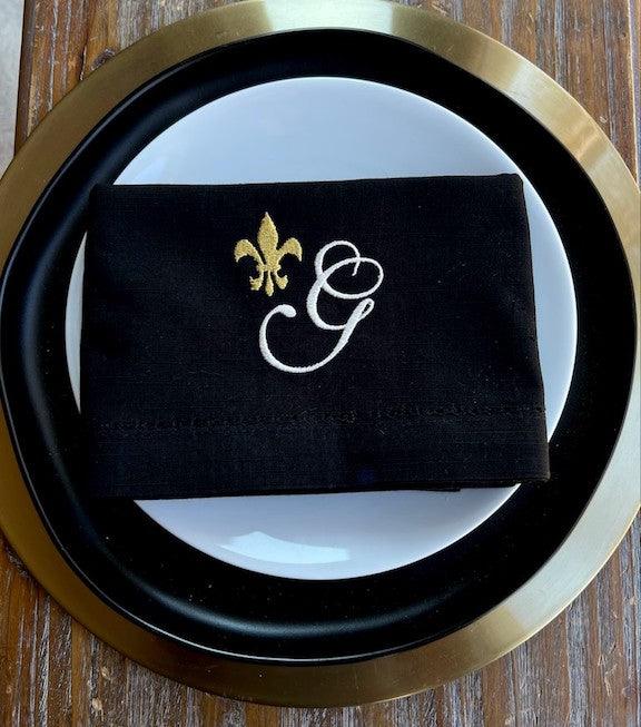 https://cdn.shopify.com/s/files/1/0393/1893/products/fleur-de-lis-monogrammed-cloth-dinner-napkins-set-of-4-napkins-white-tulip-embroidery-2_1024x1024.jpg?v=1676306832