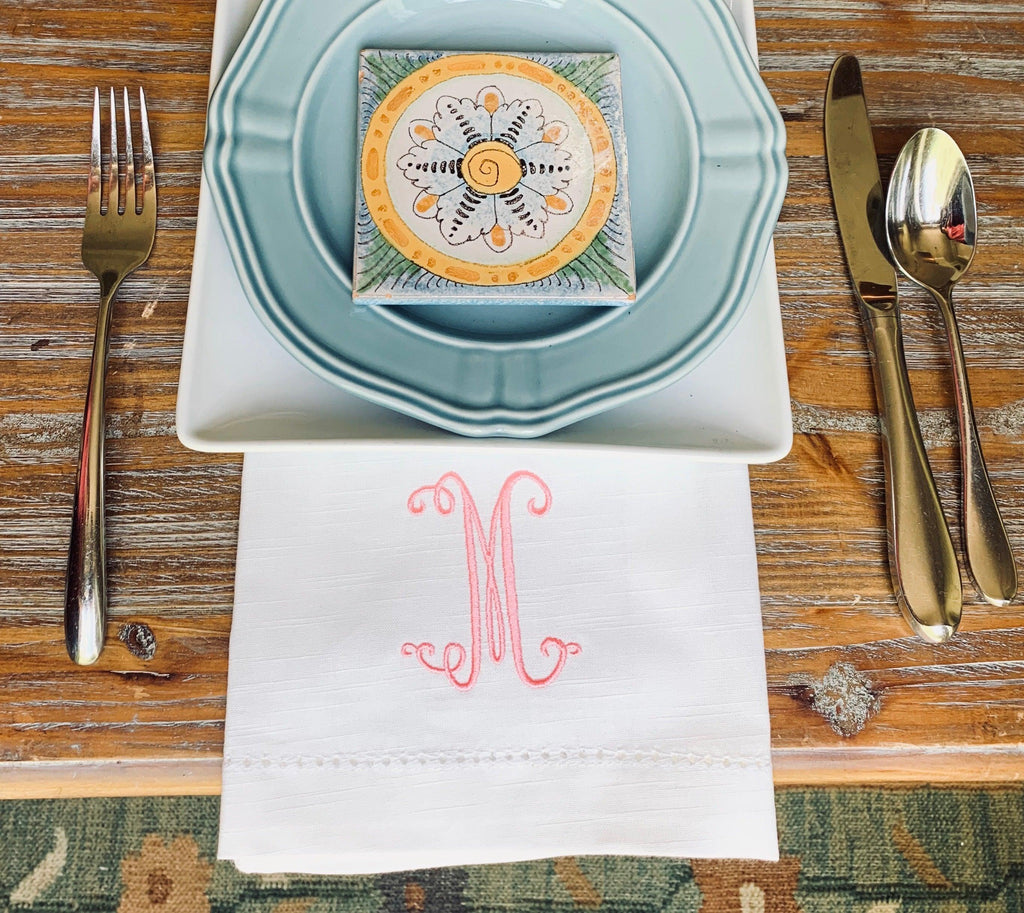 Monogrammed cloth dinner napkins with BUTTONHOLE set of 6,napkin bib, –  Embroidery by Linda Store