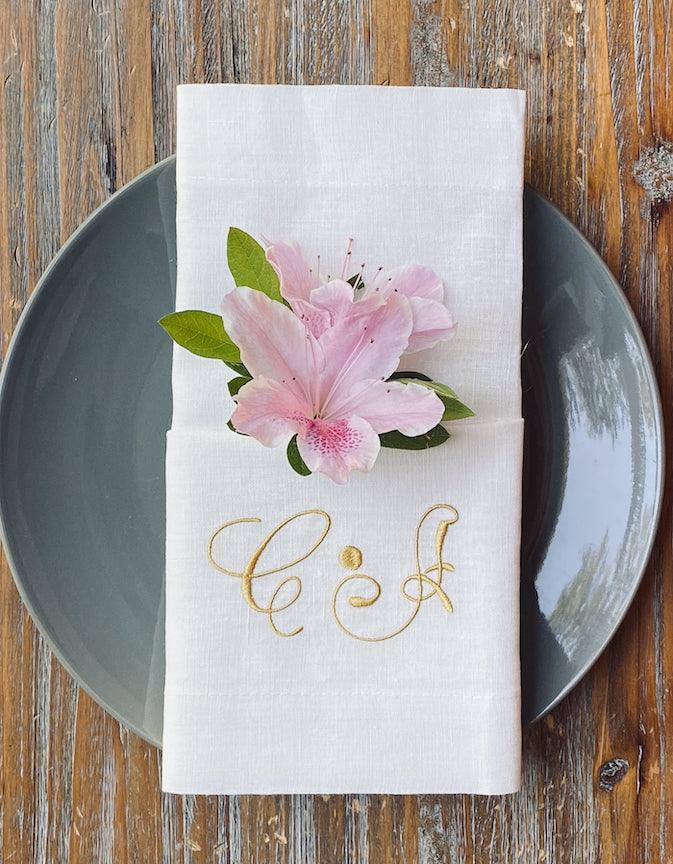 https://cdn.shopify.com/s/files/1/0393/1893/products/ink-double-letter-monogrammed-cloth-napkins-set-of-4-duogram-napkins-white-tulip-embroidery-1_1024x1024.jpg?v=1676307743