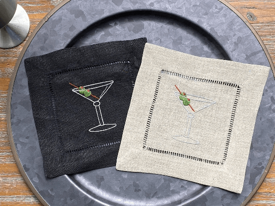 https://cdn.shopify.com/s/files/1/0393/1893/products/martini-cloth-cocktail-napkins-set-of-4-white-tulip-embroidery-2_1024x1024.png?v=1676314840