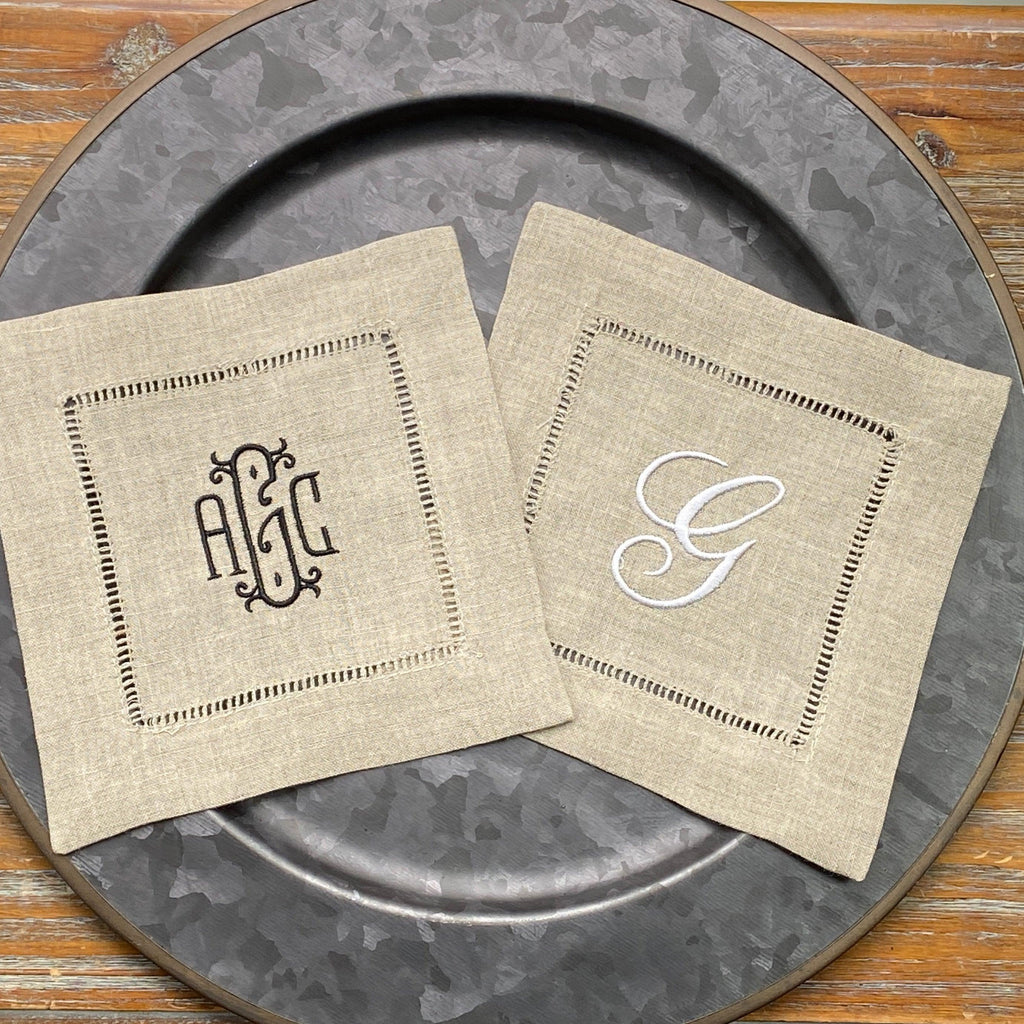 https://cdn.shopify.com/s/files/1/0393/1893/products/natural-beige-monogrammed-linen-cocktail-napkins-set-of-4-white-tulip-embroidery-2_1024x1024.jpg?v=1676313286