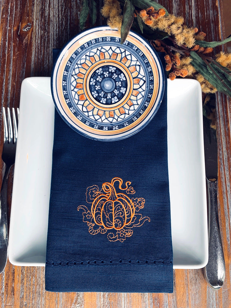 https://cdn.shopify.com/s/files/1/0393/1893/products/pumpkin-swirl-cloth-napkins-set-of-4-napkins-white-tulip-embroidery-2_1024x1024.jpg?v=1676307621