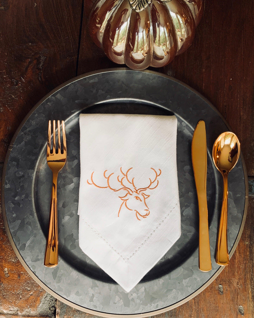 https://cdn.shopify.com/s/files/1/0393/1893/products/reindeer-christmas-embroidered-cloth-napkins-set-of-4-napkins-white-tulip-embroidery-1_1024x1024.jpg?v=1676306314