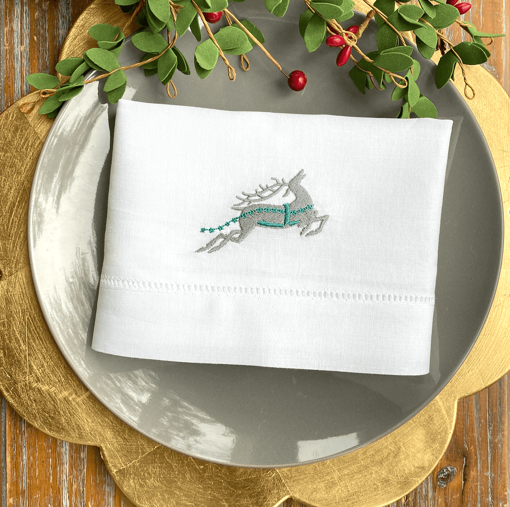 Winter Pine Cone Embroidered Cloth Napkins, Set of 4, Christmas Napkins,  Christmas Cloth Napkins, Pine Cone Napkins, Pincones 