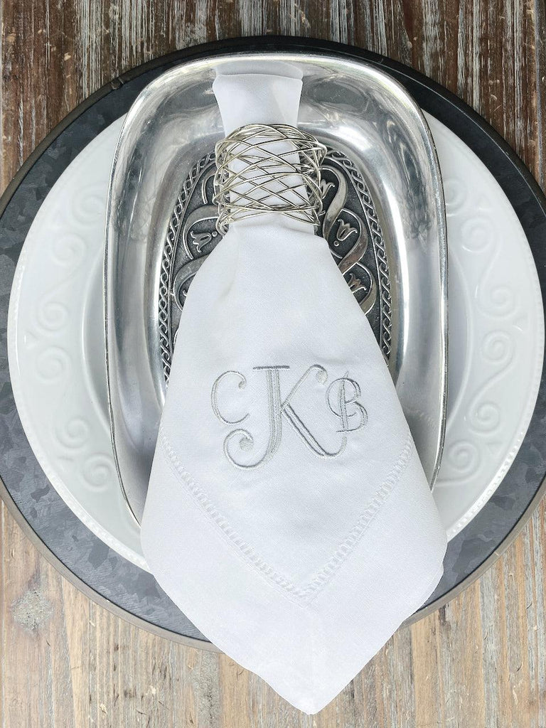 https://cdn.shopify.com/s/files/1/0393/1893/products/select-monogrammed-embroidered-cloth-napkins-white-tulip-embroidery-1_1024x1024.jpg?v=1676306173