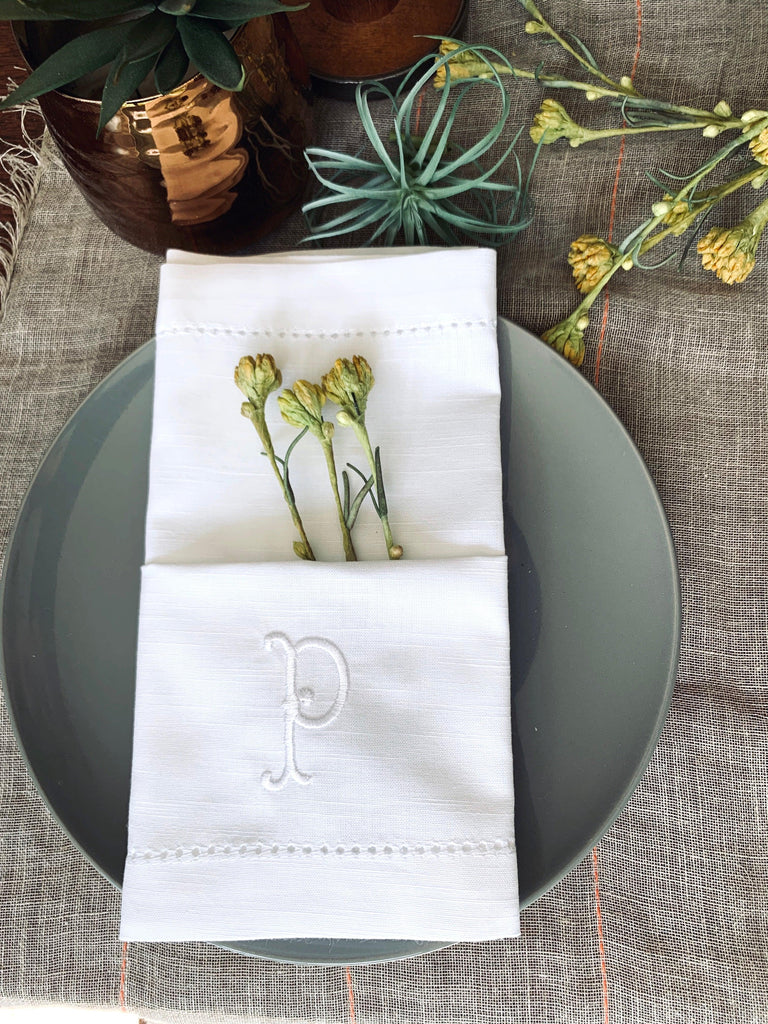 Monogrammed cloth dinner napkins with BUTTONHOLE set of 6,napkin bib, –  Embroidery by Linda Store