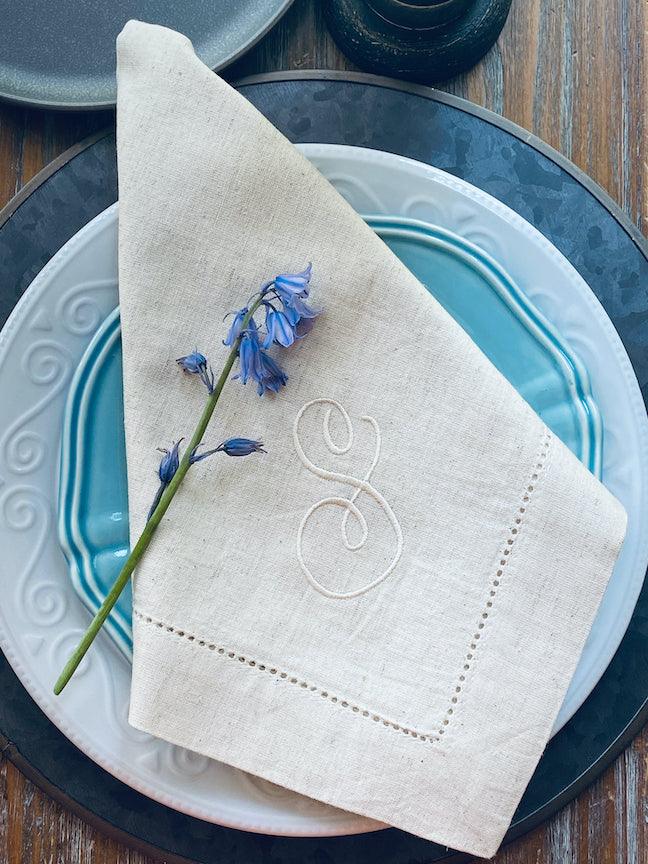 Monogrammed cloth dinner napkins with BUTTONHOLE set of 6,napkin bib, –  Embroidery by Linda Store