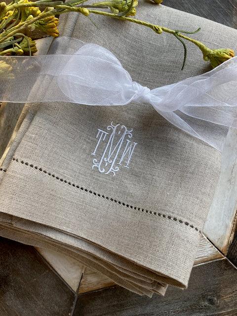 Monogrammed cloth dinner napkins with BUTTONHOLE set of 6,napkin bib, –  Embroidery by Linda Store