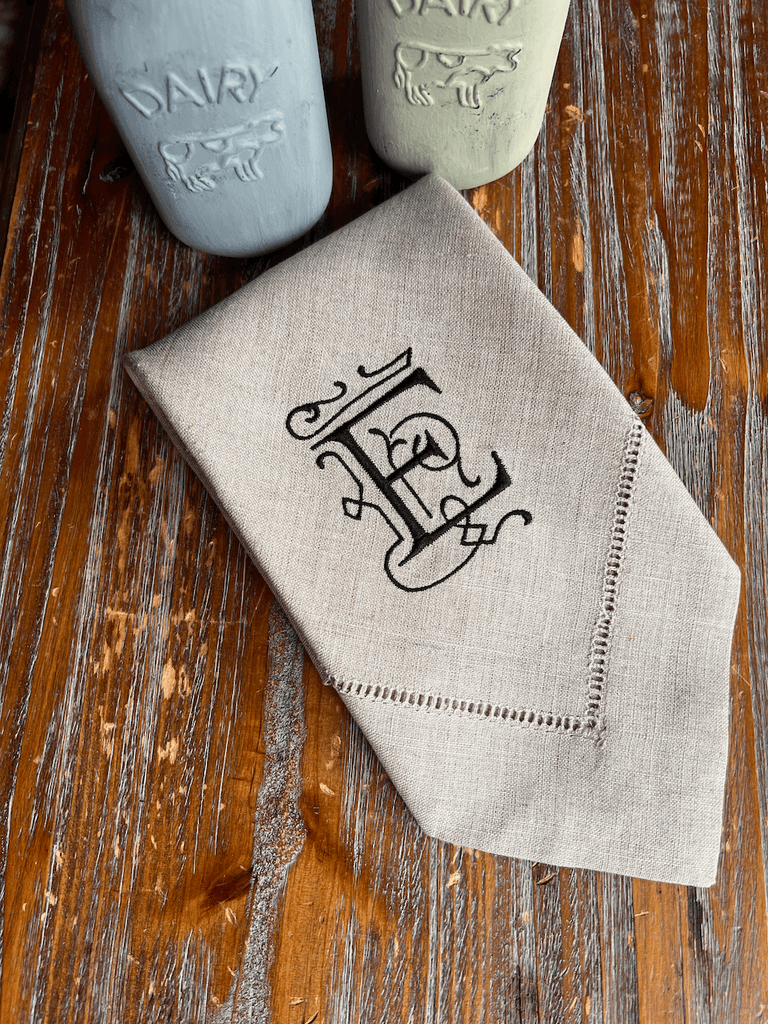 Scroll Border Monogrammed Cloth Dinner Napkins – White Tulip Embroidery