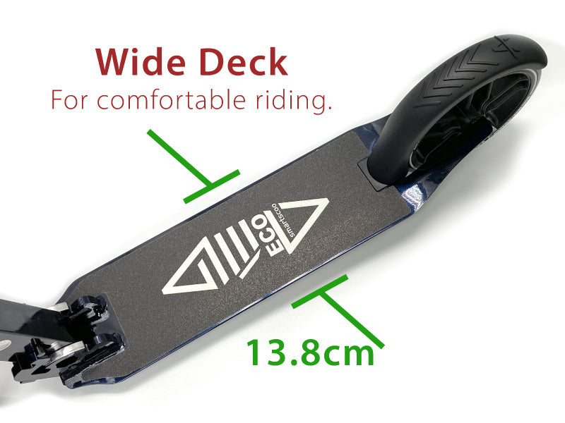 Smartscoo Eco kick scooter has a long and wide footboard or deck