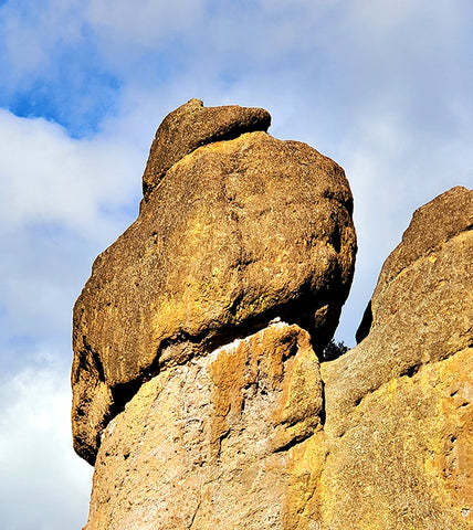 Rugged peaks at pinnacles national park, CA where you can see the birds poop where the nest high above in the rocks