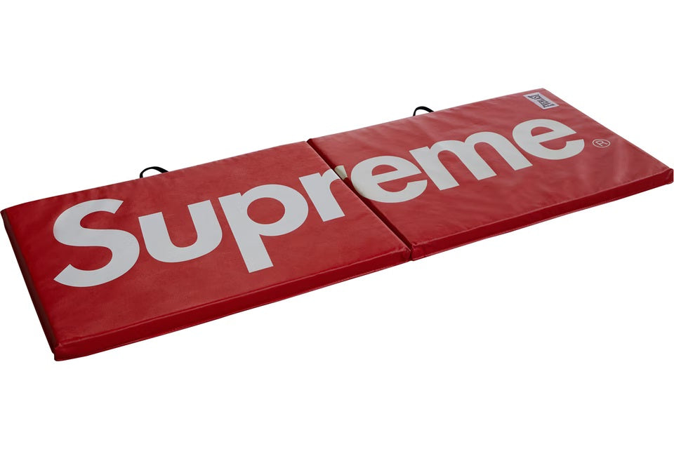 Supreme Metal Folding Chair Red – shoegamemanila