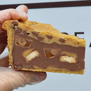 Twix & Munchies Cookie Pie Slice