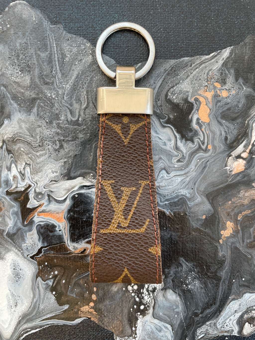 AIRTAG HOLDER UPCYCLED VINTAGE LV MONOGRAM – DESIGNSTUDIO 7