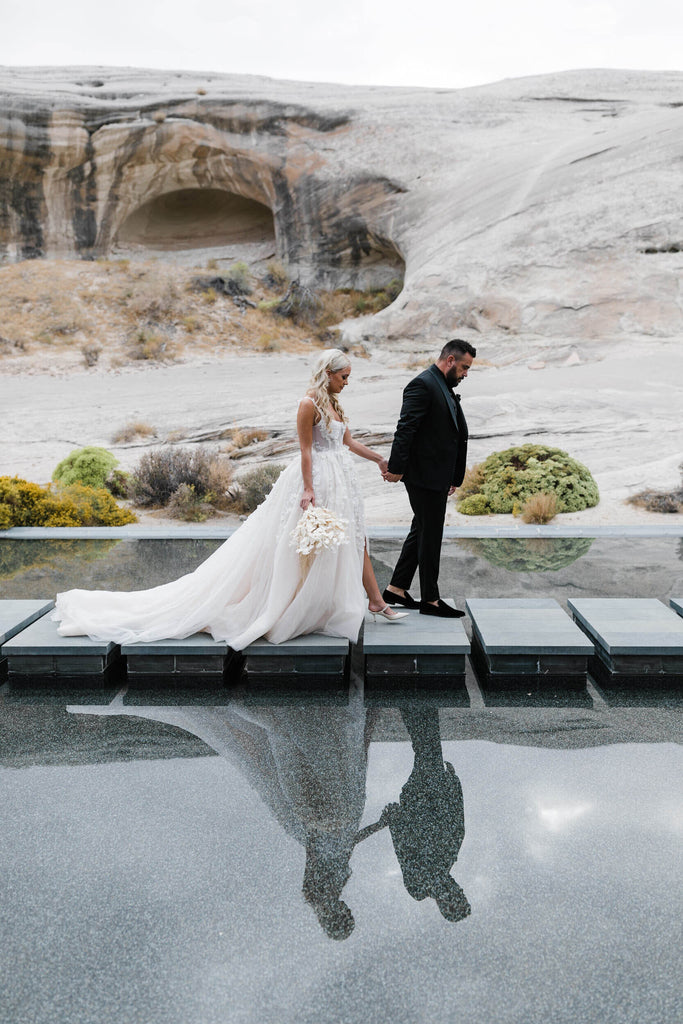 áo cưới cho đám cưới resort trên núi đá