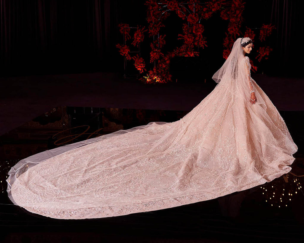 áo cưới haute couture màu hồng lộng lẫy