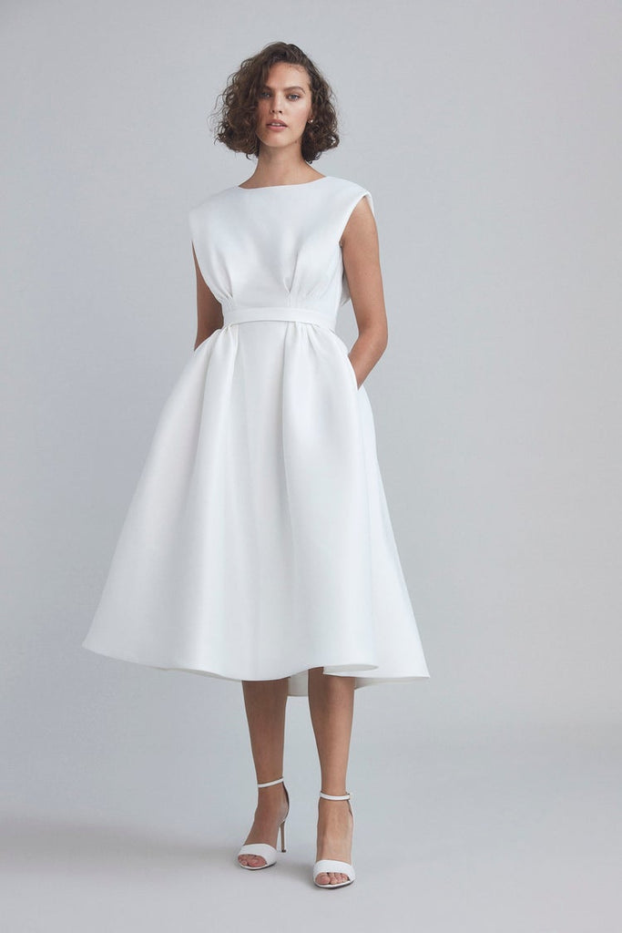xu hướng áo cưới ngắn midi dress đơn giản 2022