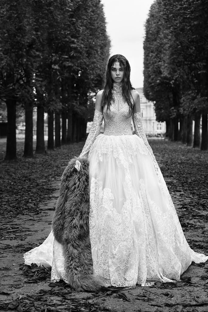 Áo cưới công chúa ấn tượng Vera Wang Bridal Fall 2018. BST Vera Wang Thu Đông 2018. Địa chỉ may áo cưới đẹp TP HCM. Địa chỉ may áo cưới đẹp Sài Gòn. Áo cưới Meera Meera. Áo cưới cao cấp Meera Meera Fashion Concept. Áo cưới Meera Meera Bridal.