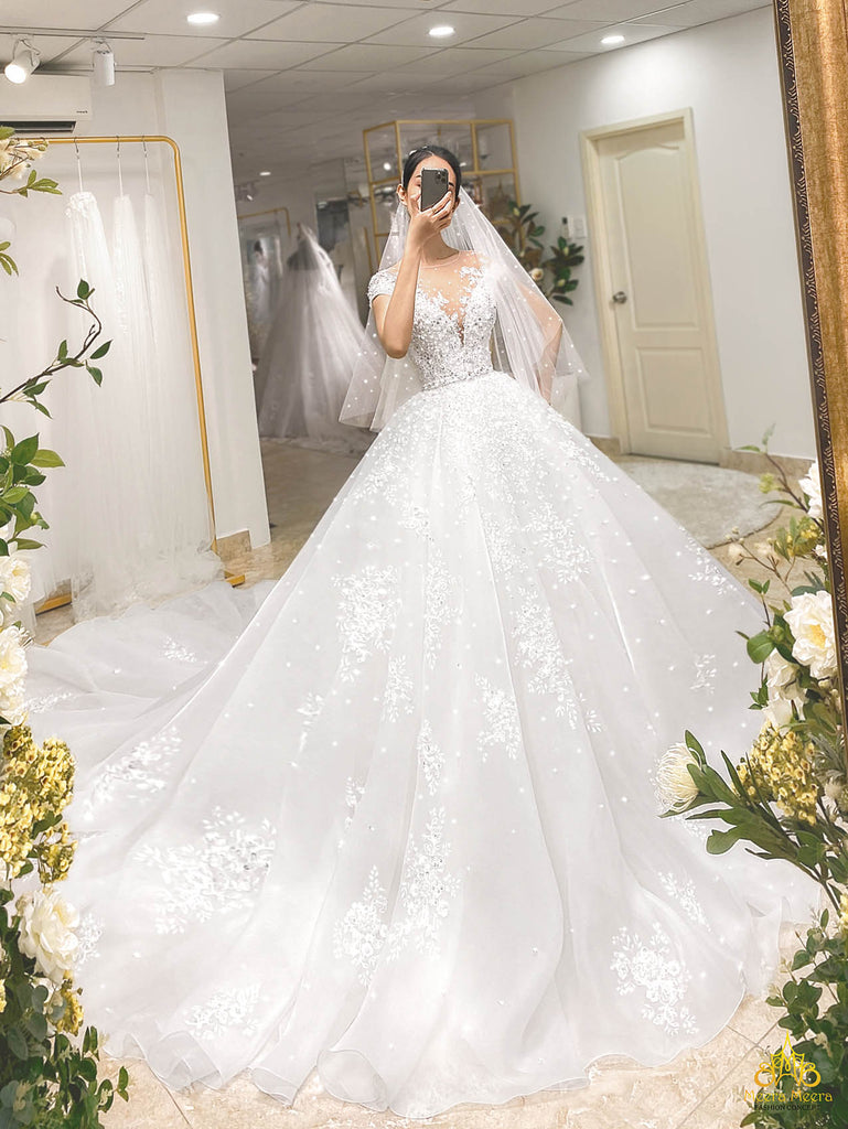 breathtaking indoor wedding dress
