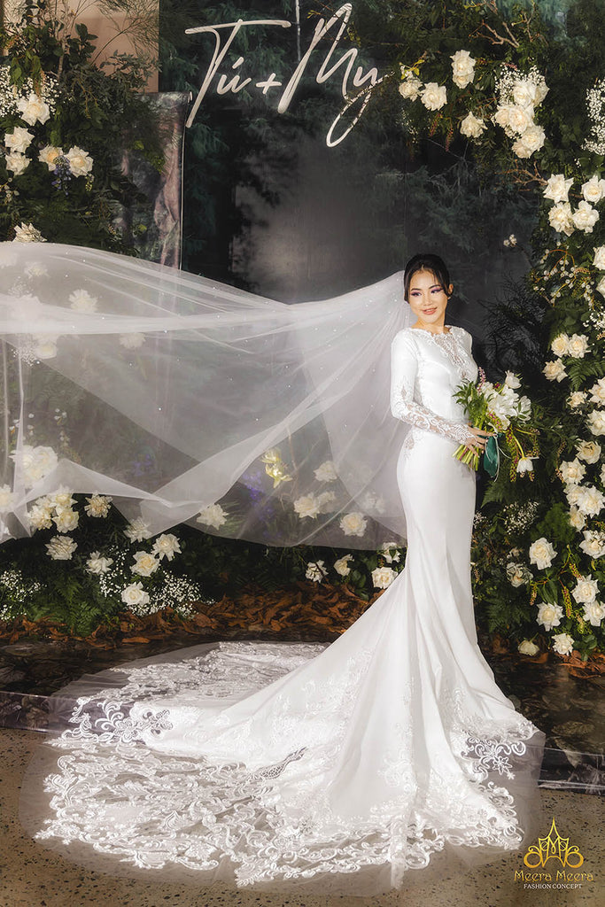 ceremony wedding dress with lace train