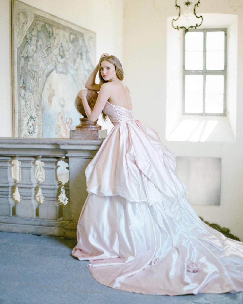 đầm cưới satin màu hồng pastel