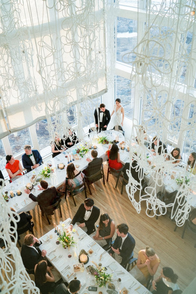 di du dua di cung dam cuoi sang chanh tai Fogo Island may ao cuoi dep Meera Meera Bridal