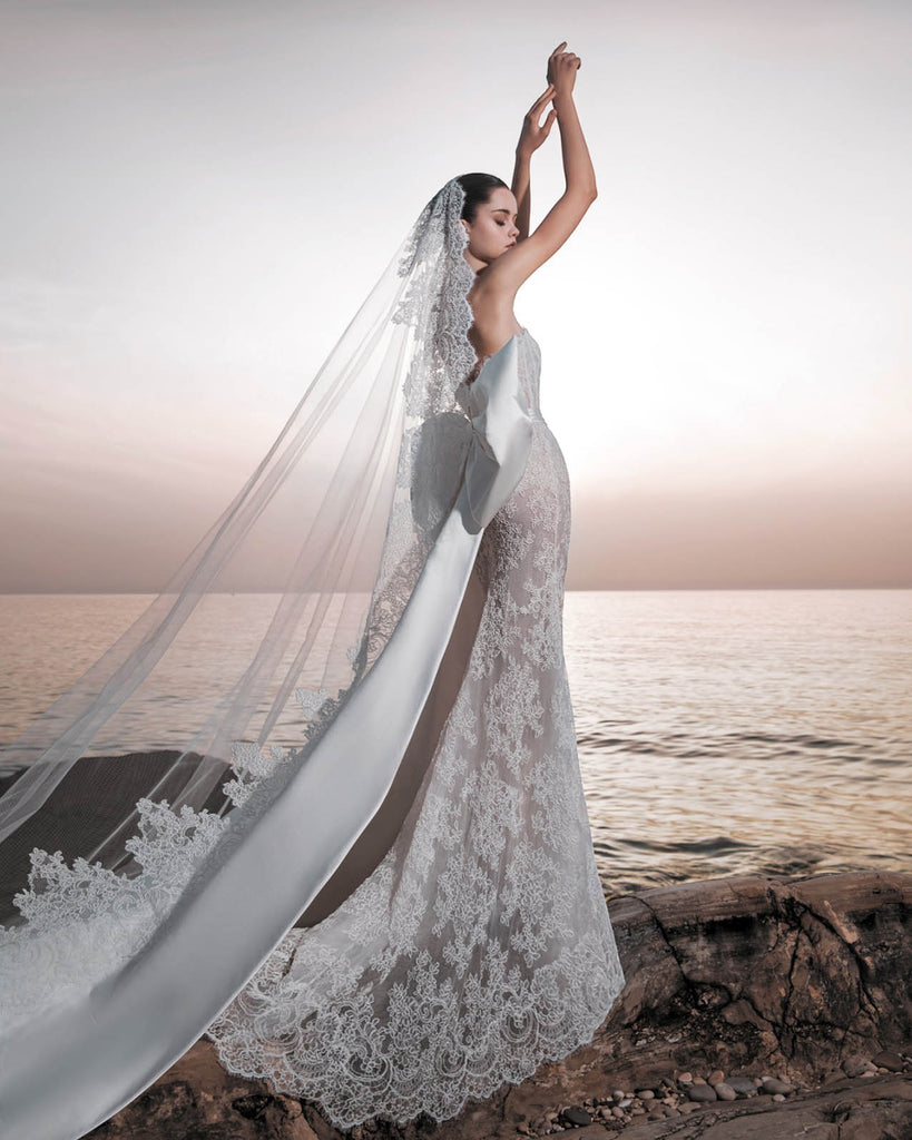 lace wedding dress with oversized bow 2025