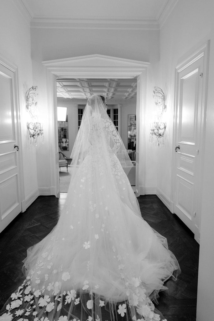 paris hilton diện váy cưới thiết kế của oscar de la renta