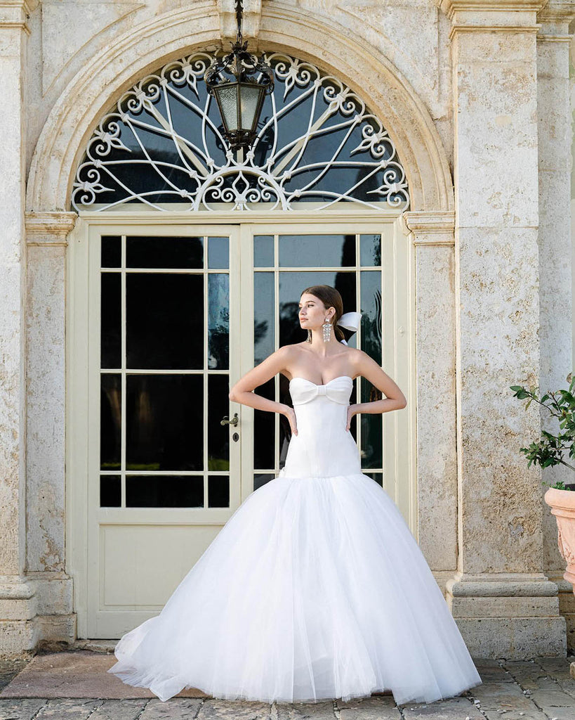 2025 bridal trends minimalist wedding dress