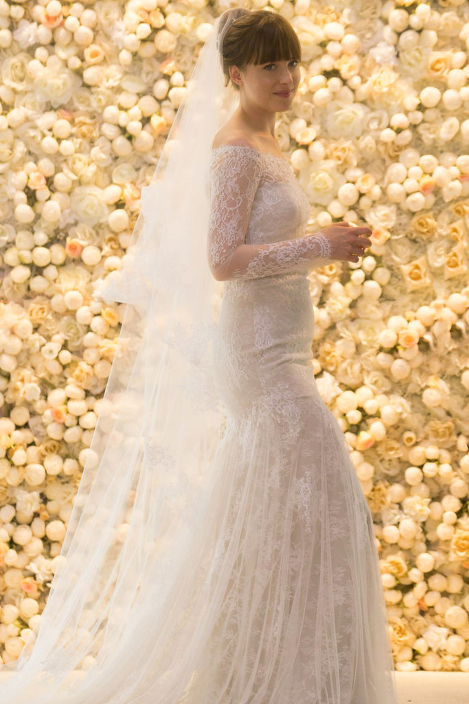 thiết kế váy cưới ren chantilly trong phim