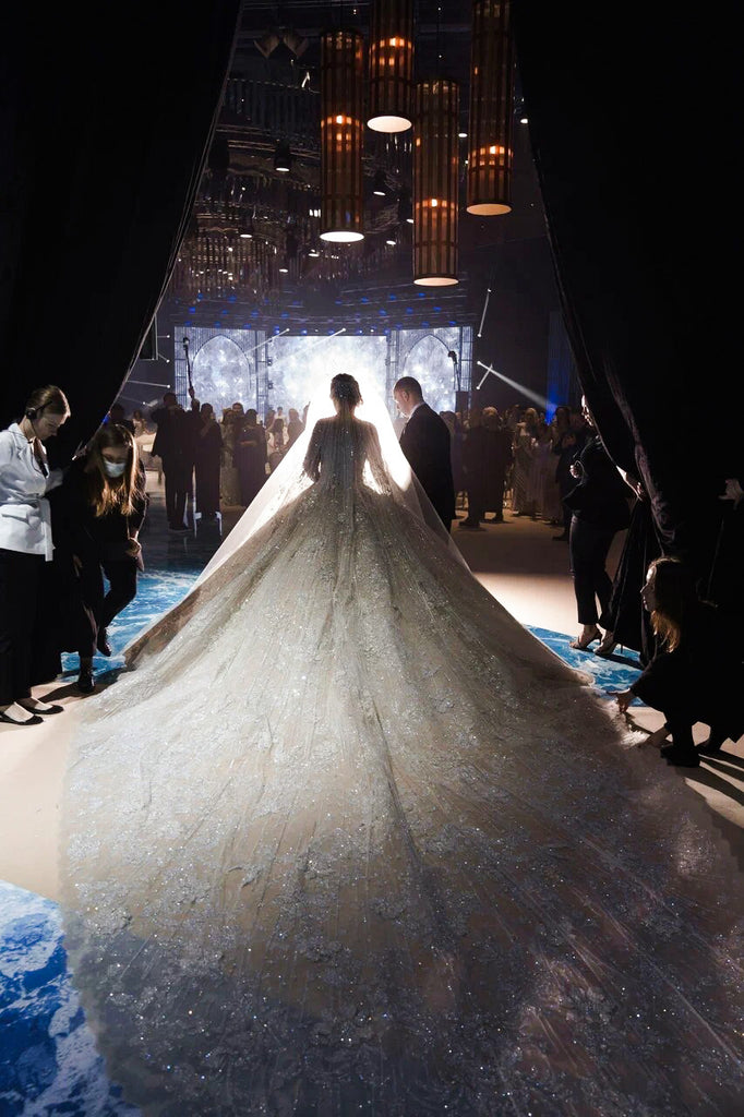 váy cưới công chúa haute couture đuôi dài hoành tráng
