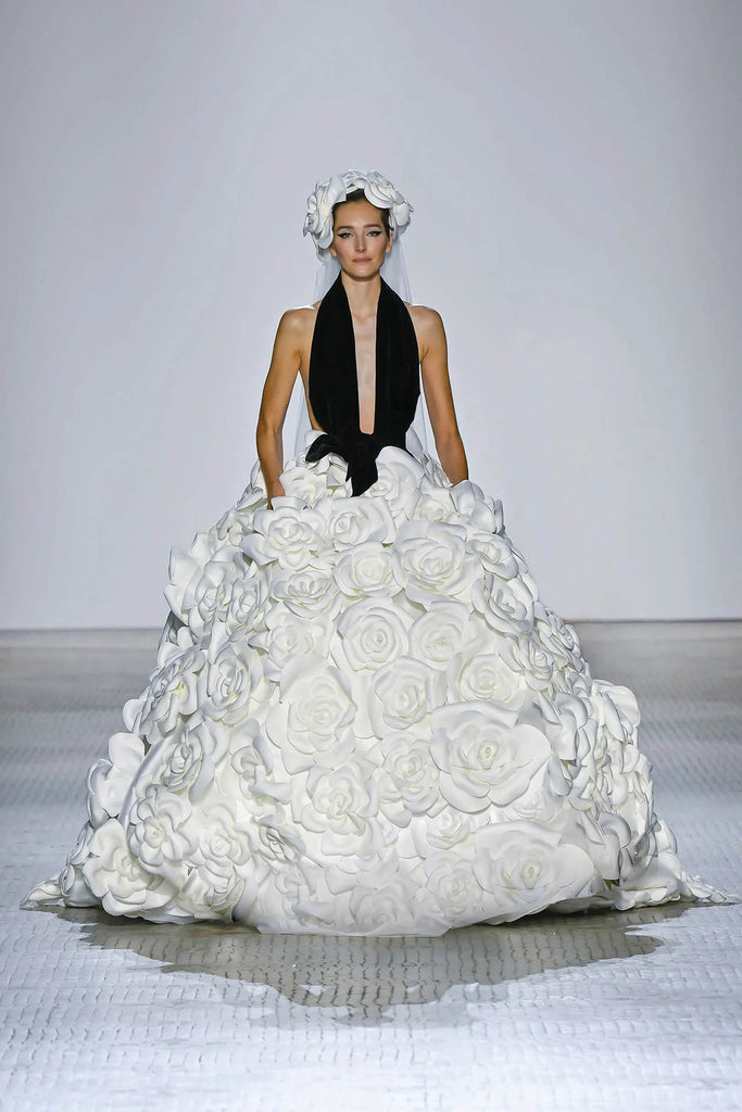 váy cưới đính kết hoa 3D haute couture