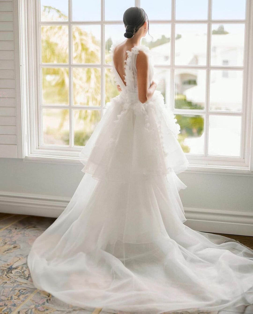 váy cưới voan xếp tầng đính hoa 3D