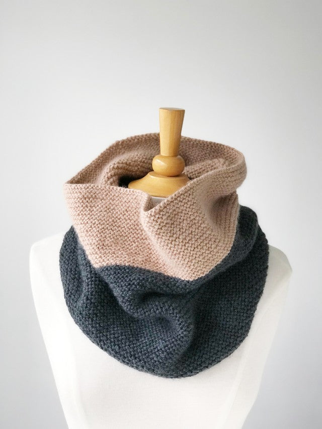 Garter Cowl in Woolfolk Far - Loop