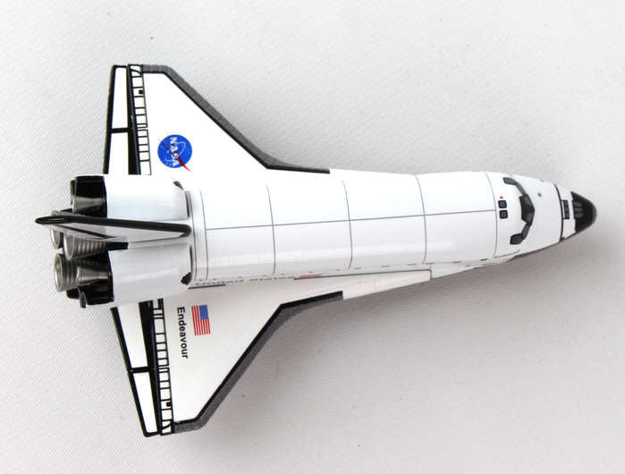 dragon model space shuttle endeavour