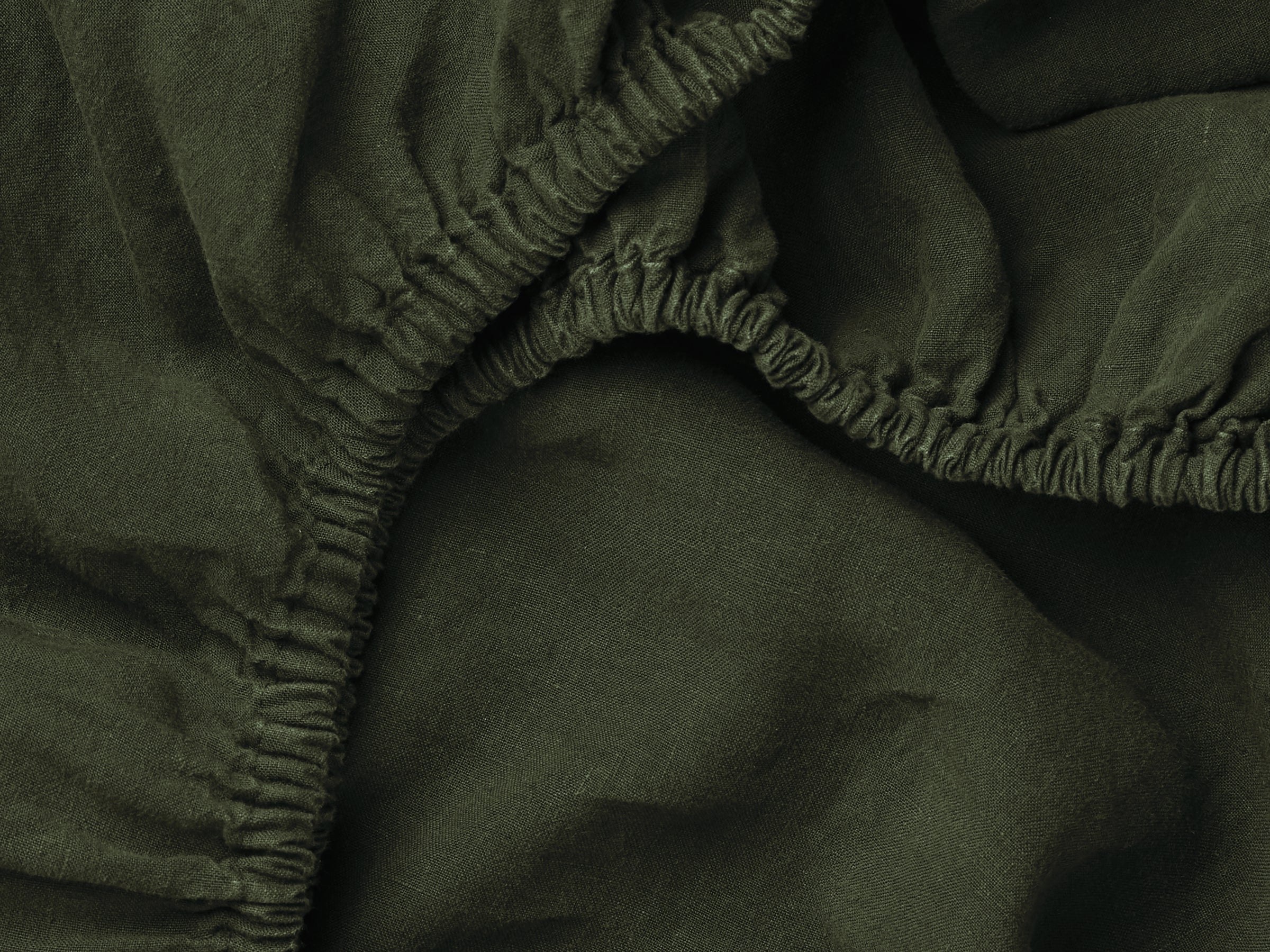 linen fitted sheet evergreen detail 13419 21579d21 6a22 4657 a02a 18f7ae39bf6c