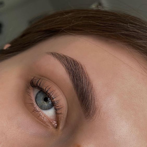 eye with brow with brow lamination