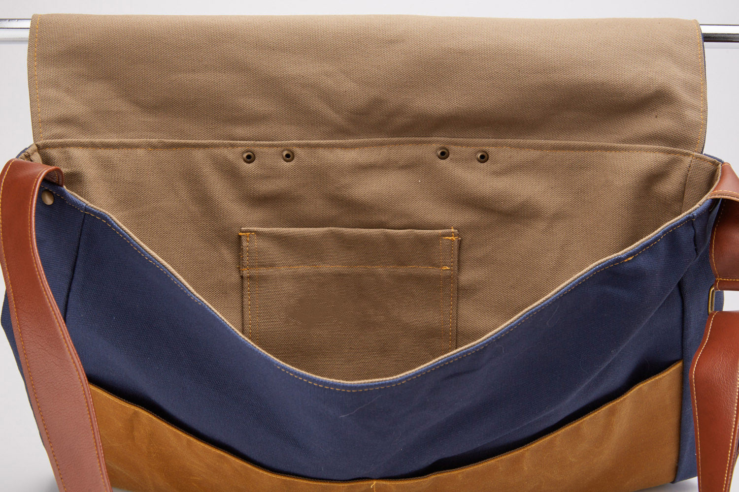 Made in USA Men&#39;s Canvas Messenger Bag – Blade + Blue
