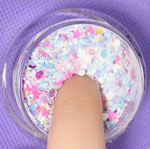 dip finger in dip nail powder