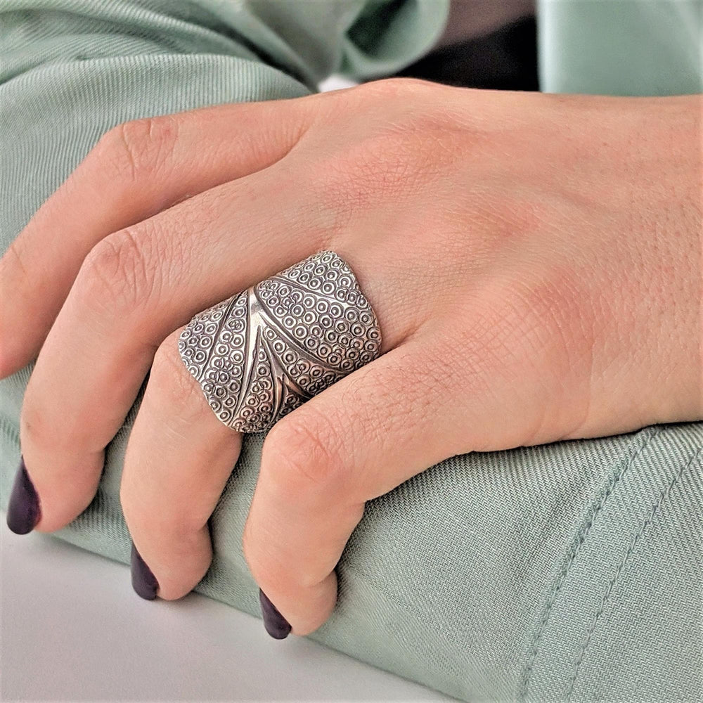 Pure Silver Karen Hill Tribe Wraparound Engraved Flower Motif Ring