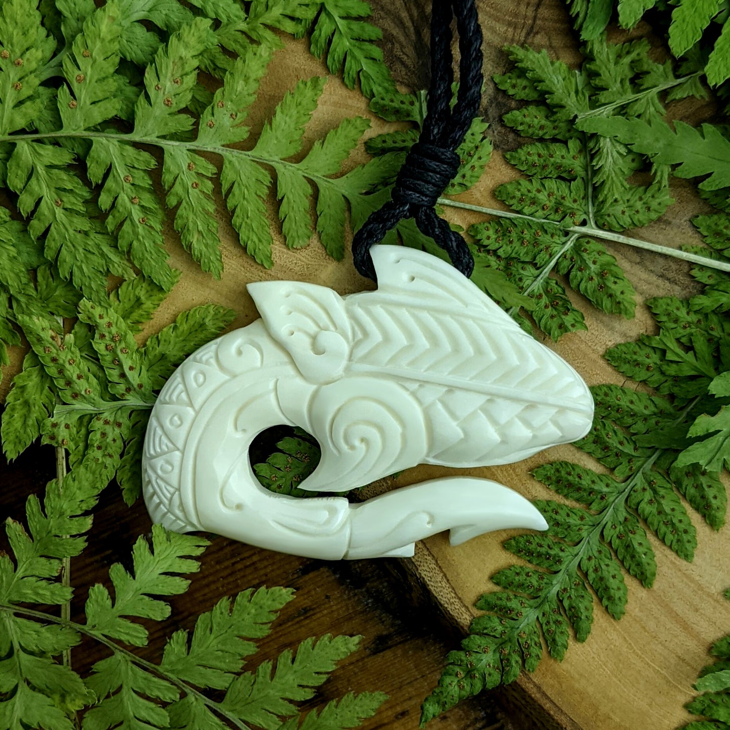 Hand-made cow bone carving pendant classic Maori ethnic fish hook