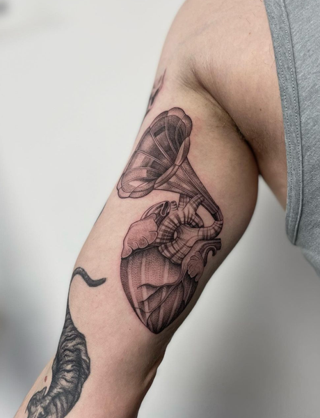 @mas_tattoos_ heart tattoo
