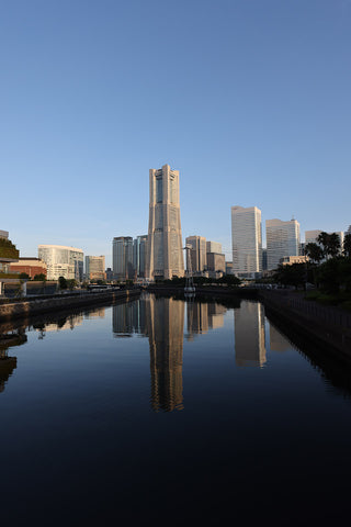 Image of city with reflection showing excellent image quality